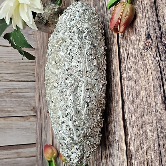 VINTAGE STYLE SILVER SEQUIN BEADED CLUTCH CROSSBODY EVENING BAG - Picture 4 of 11